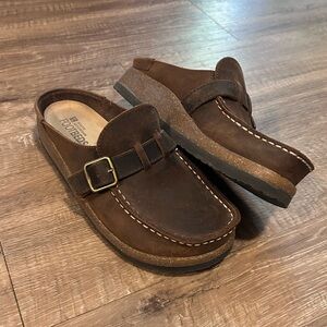 White Mountain Leather Clogs - Size 8 - Distressed Oiled Leather